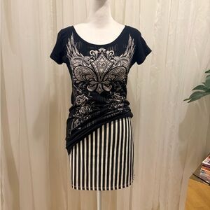 Hot Topic Black and White Graphic Tee